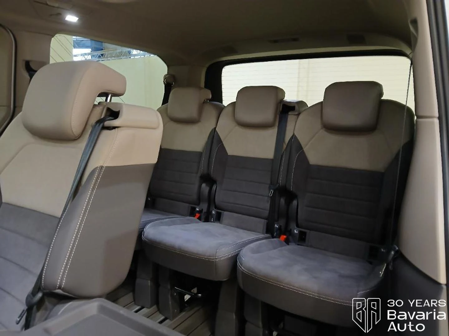 VW Multivan Style lang DSG Easy Open Basic, снимка 9 - Автомобили и джипове - 55423901