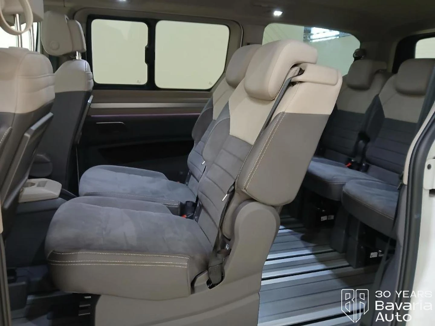 VW Multivan Style lang DSG Easy Open Basic, снимка 8 - Автомобили и джипове - 55423901