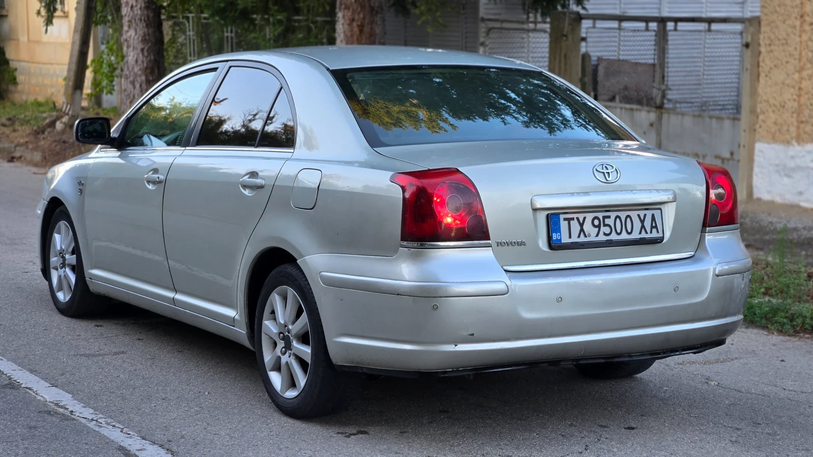 Toyota Avensis 2.0 d4d, снимка 4 - Автомобили и джипове - 56120223
