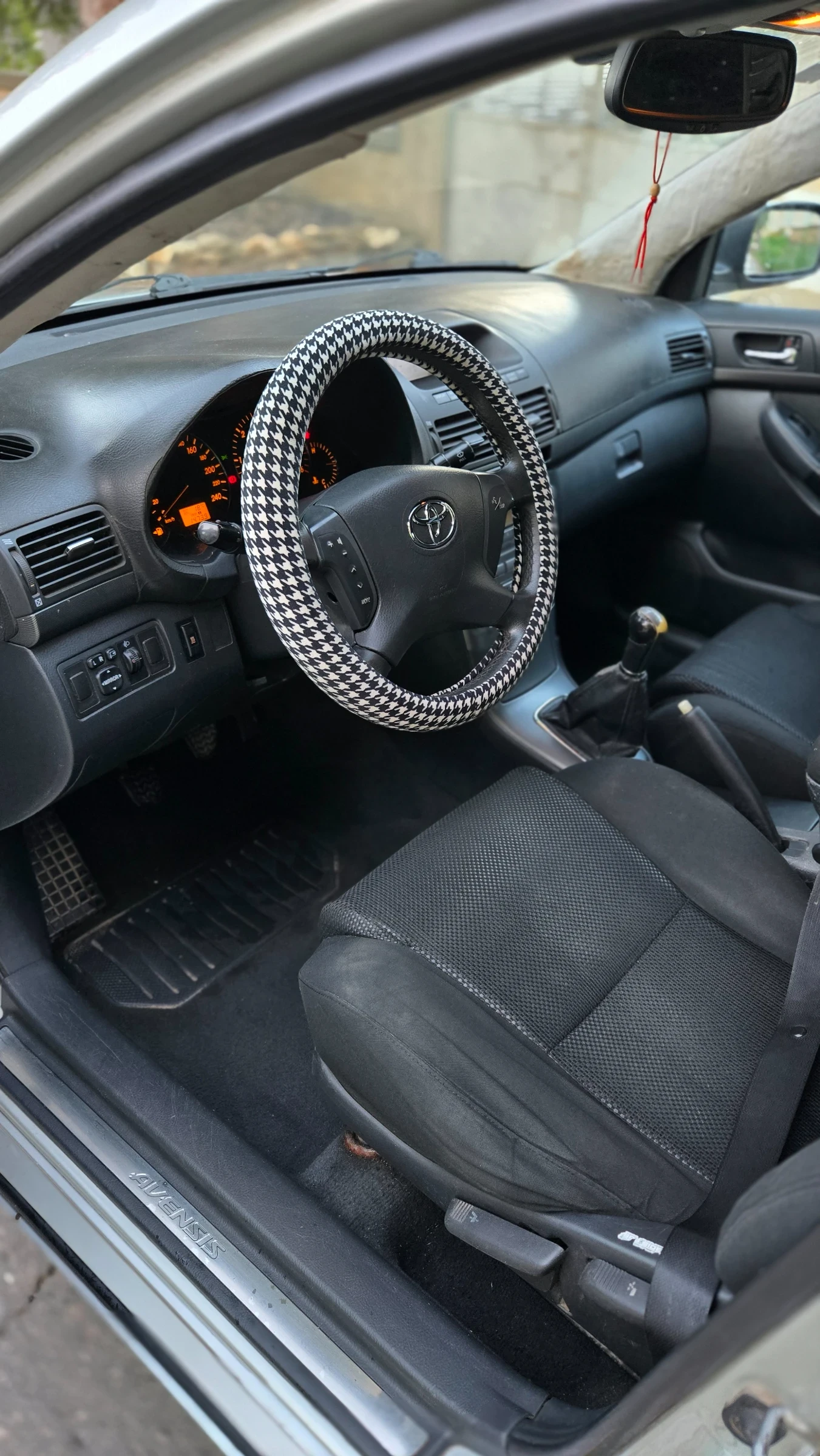 Toyota Avensis 2.0 d4d, снимка 6 - Автомобили и джипове - 56120223