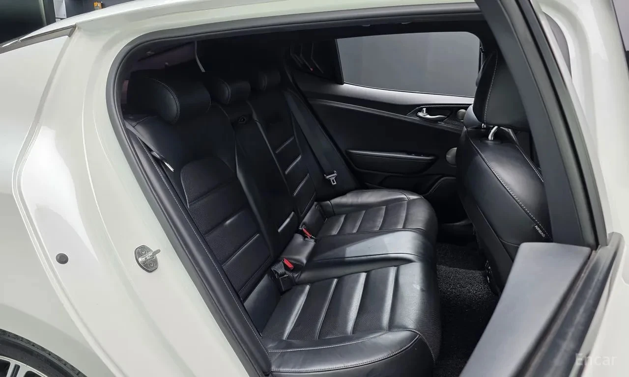 Kia Stinger 3.3 Turbo | АВТОФИНАНСИРАНЕ, снимка 11 - Автомобили и джипове - 56122307