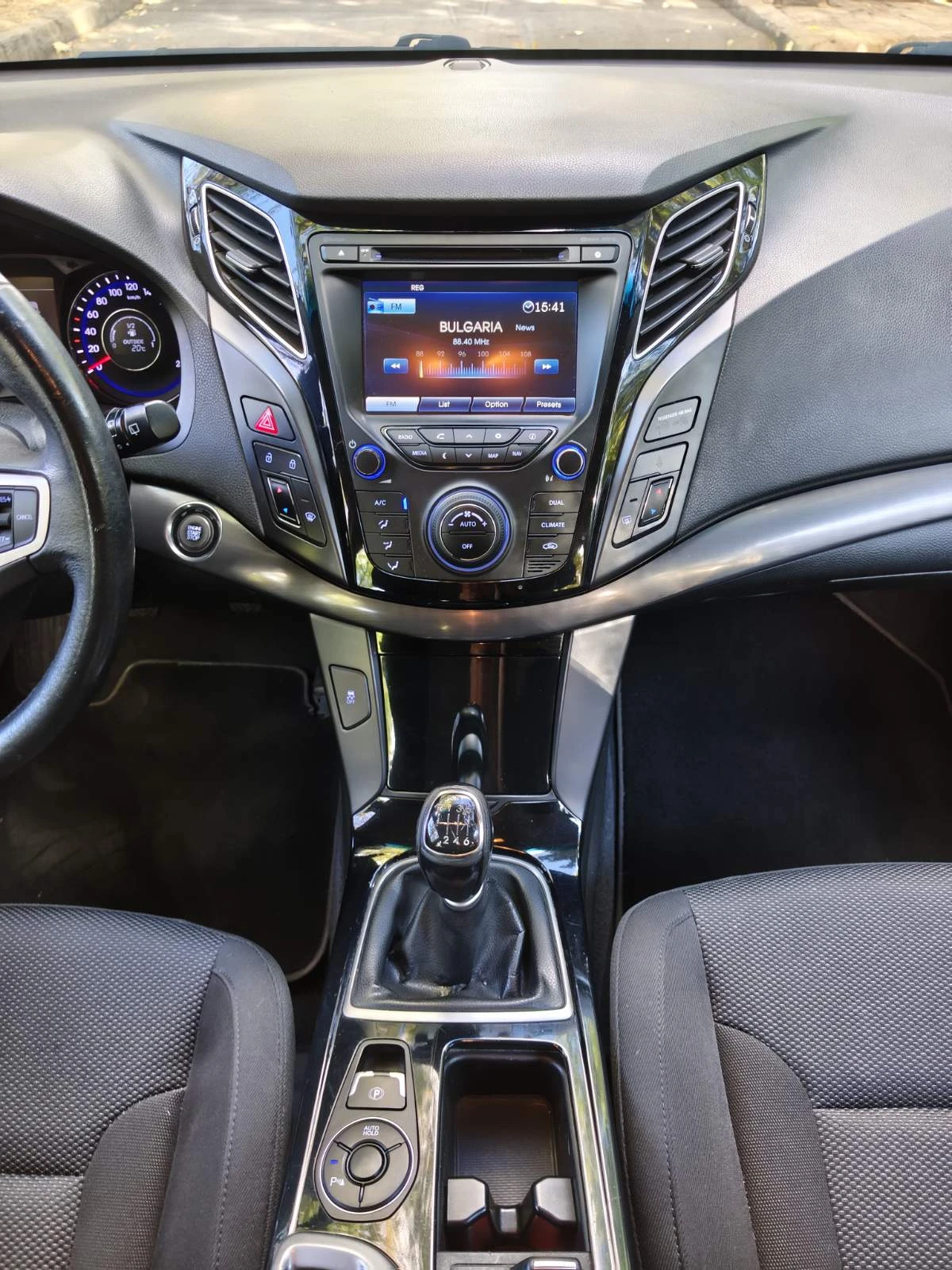 Hyundai I40 1.7 CRDi 136 к.с. 6 ск. / NAVI / КАМЕРА / KEYLESS, снимка 12 - Автомобили и джипове - 56215302