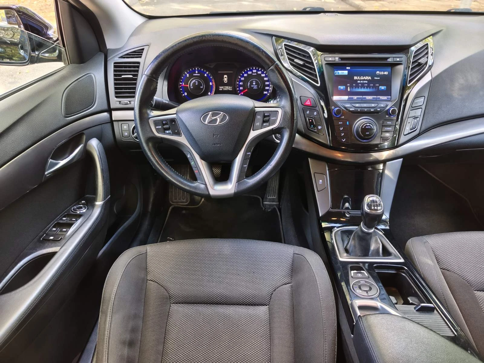 Hyundai I40 1.7 CRDi 136 к.с. 6 ск. / NAVI / КАМЕРА / KEYLESS, снимка 11 - Автомобили и джипове - 56215302