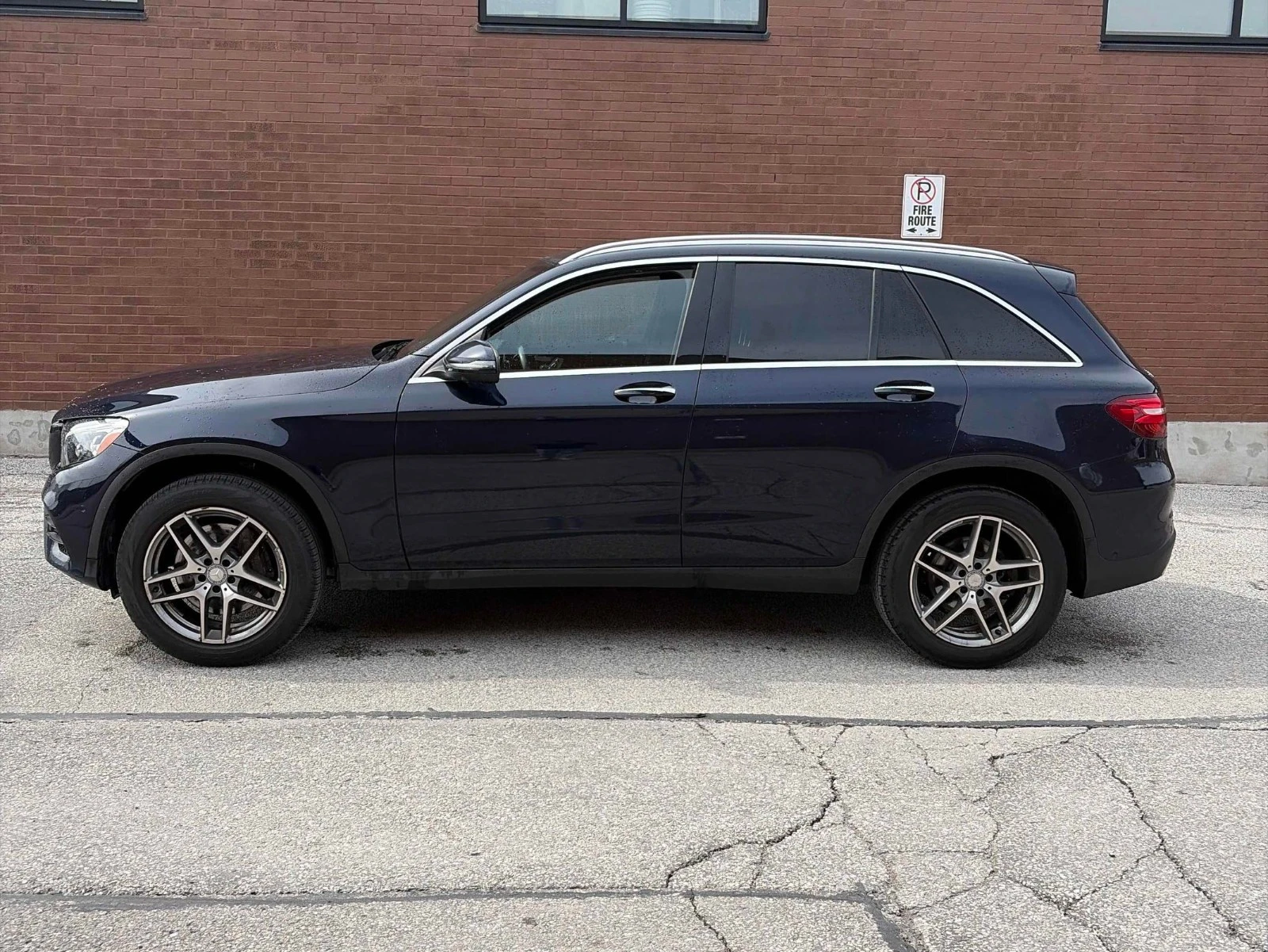 Mercedes-Benz GLC 300 АВТО КРЕДИТ, снимка 4 - Автомобили и джипове - 54024689