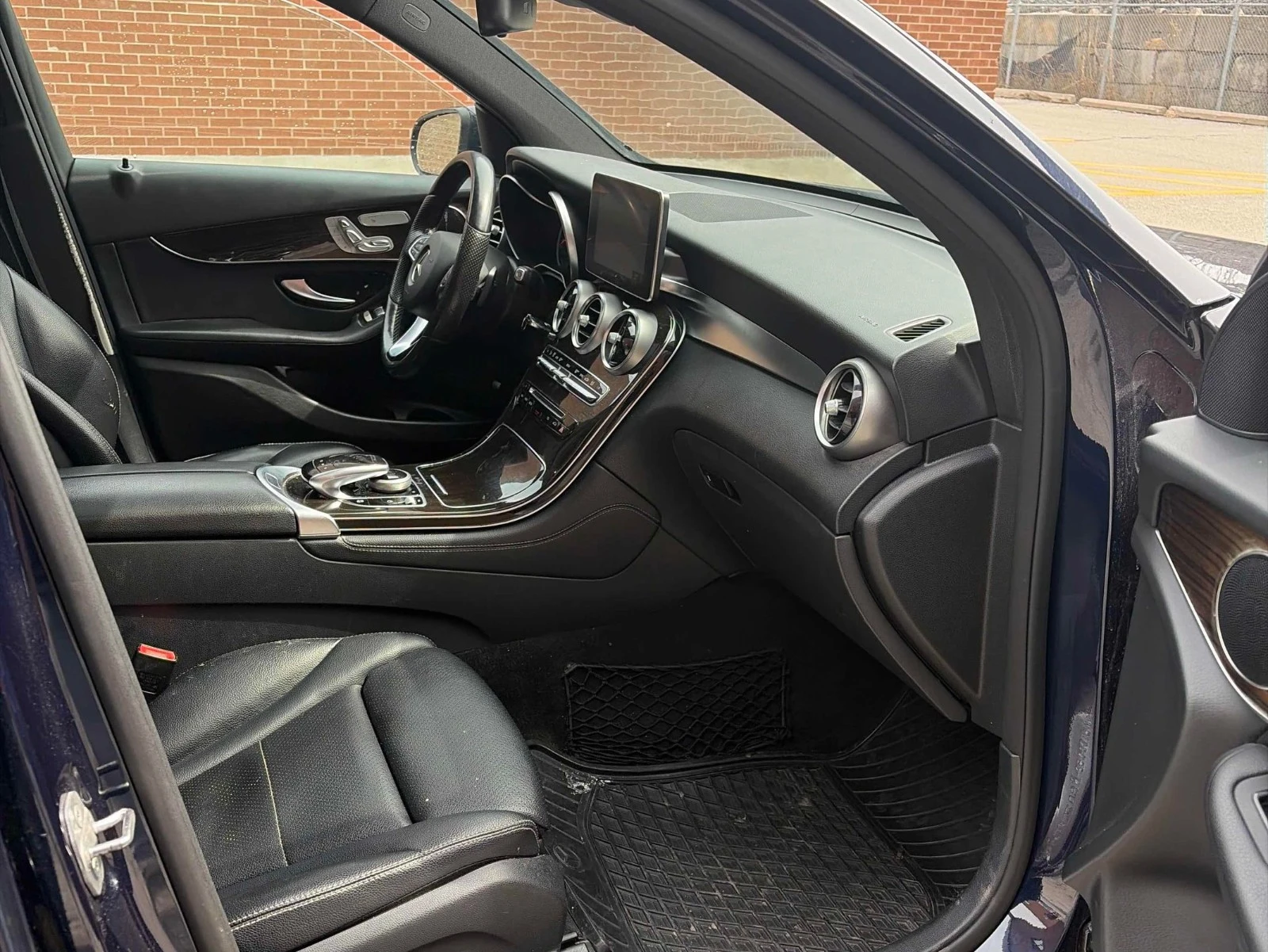 Mercedes-Benz GLC 300 АВТО КРЕДИТ, снимка 13 - Автомобили и джипове - 54024689