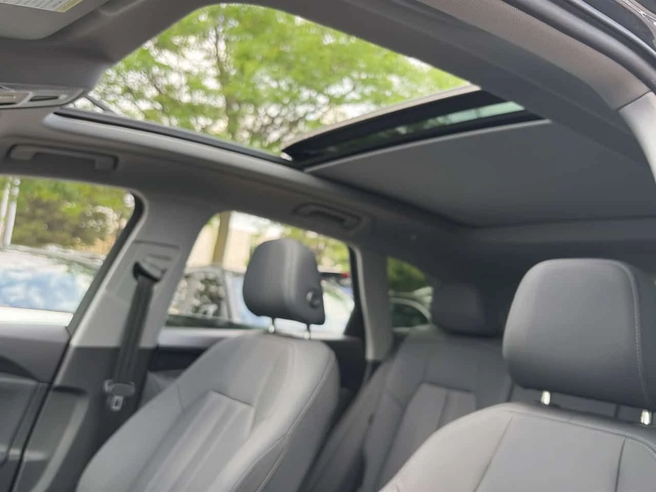 Audi Q5 * 4 BRAND NEW TIRES, 2 KEYS , FLAWLESS CONDITION *, снимка 10 - Автомобили и джипове - 55146196