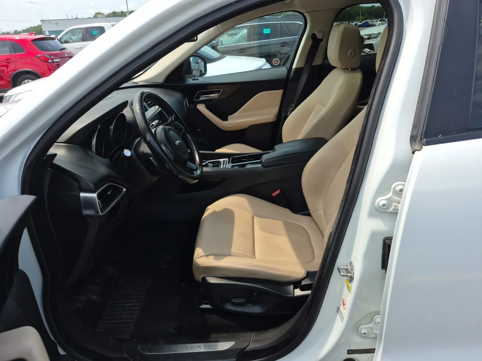 Jaguar F-PACE PREMIUM / КОЖА / ПАНОРАМА / ЗАДНА КАМЕРА , снимка 9 - Автомобили и джипове - 55815523