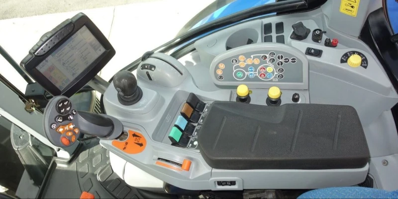 Трактор New Holland T7250 , снимка 9 - Селскостопанска техника - 53406091