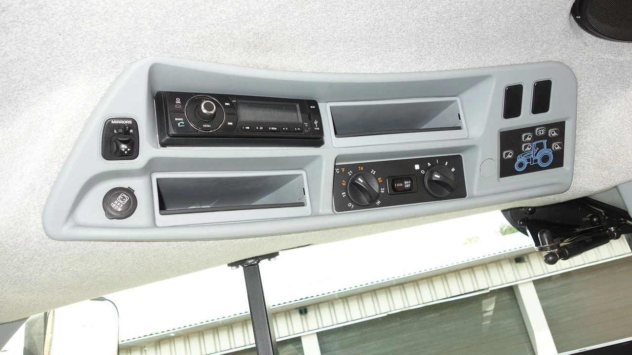 Трактор New Holland T7250  - изображение 3