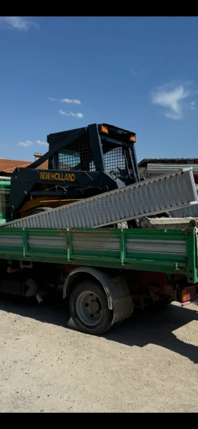 Мини челни товарачи Друга New Holland LS170, снимка 4