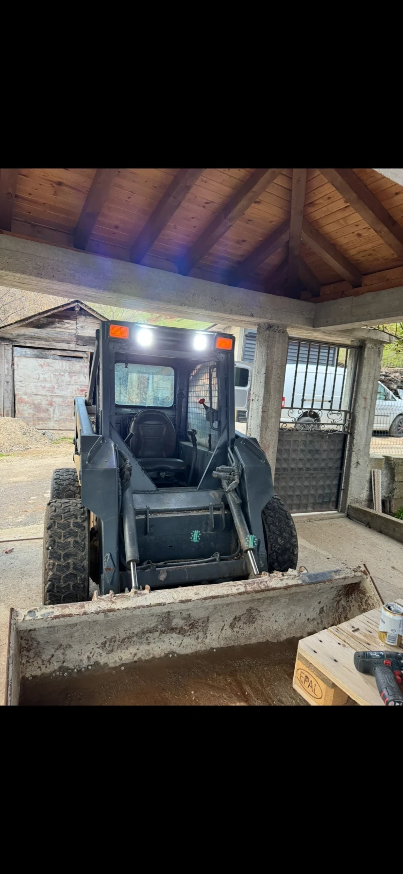 Мини челни товарачи Друга New Holland LS170 - изображение 2