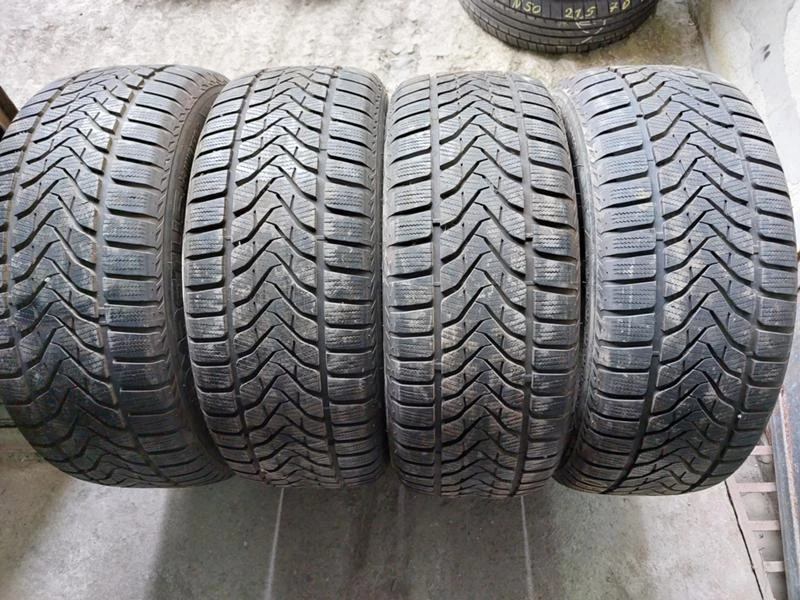 Гуми Зимни 255/55R19, снимка 1 - Гуми и джанти - 36280078