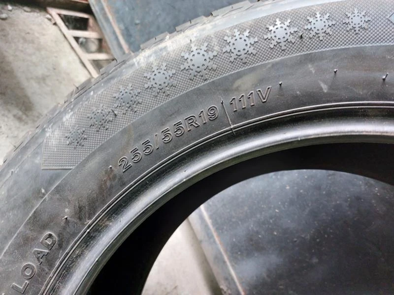 Гуми Зимни 255/55R19, снимка 9 - Гуми и джанти - 36280078