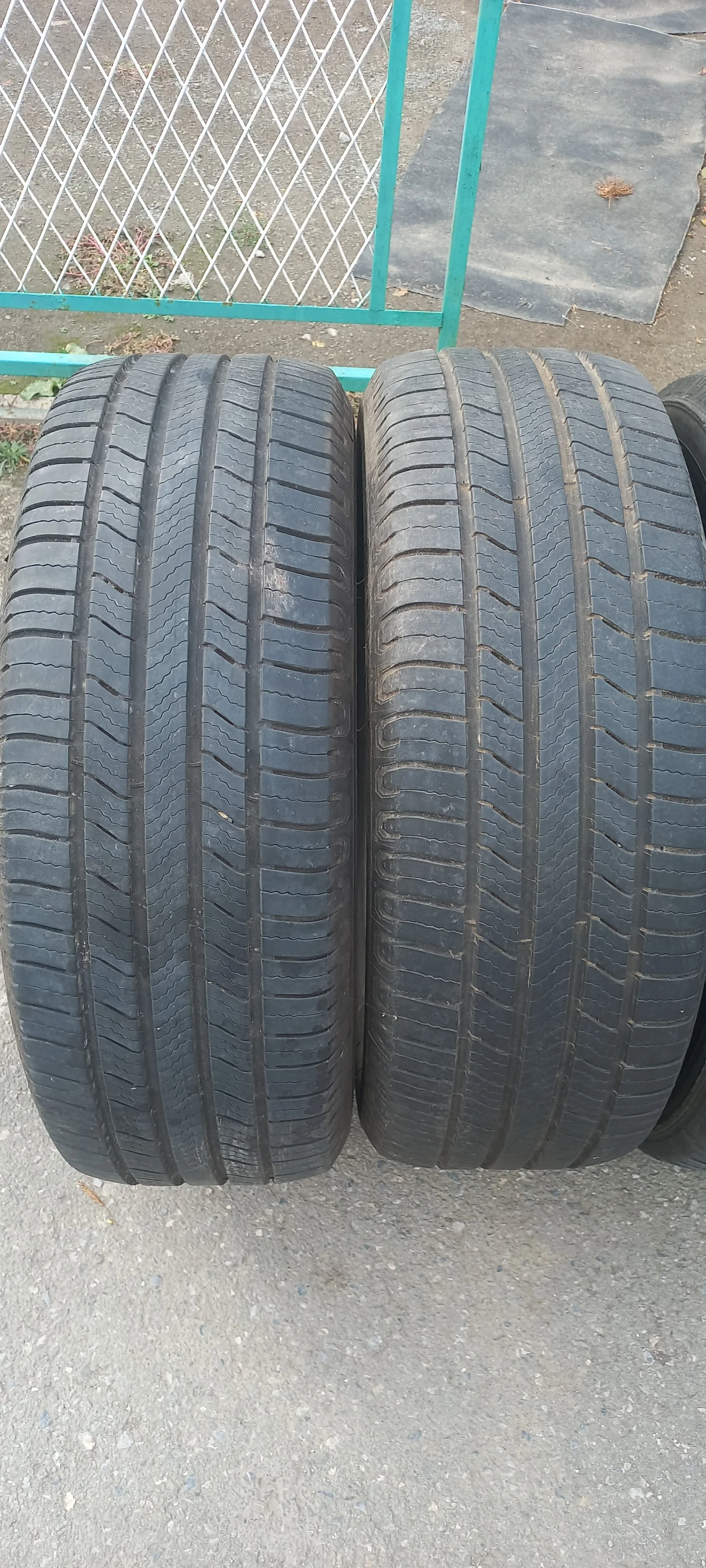 Гуми Всесезонни 235/55R19, снимка 2 - Гуми и джанти - 56744544