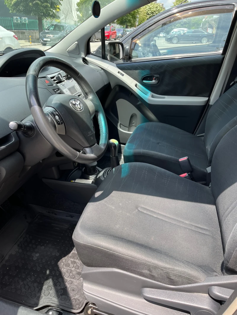 Toyota Yaris 1.3 VVTI, снимка 10 - Автомобили и джипове - 46827029