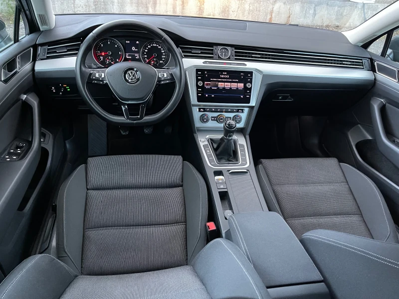 VW Passat B8, 2.0TDI, Ръчка, Цена с ДДС, Дистроник, Дек.2018, снимка 13 - Автомобили и джипове - 47466472