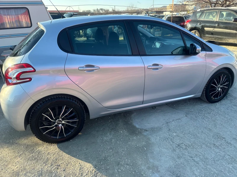 Peugeot 208 1.4 i, снимка 6 - Автомобили и джипове - 49378882