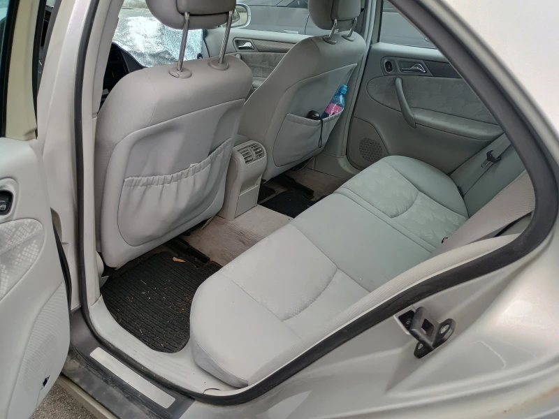 Mercedes-Benz 220, снимка 8 - Автомобили и джипове - 51210143