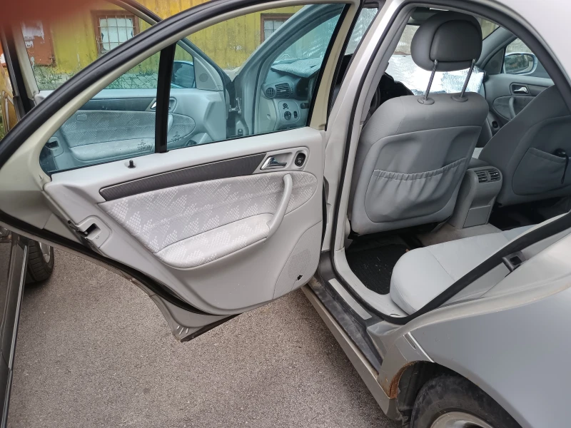 Mercedes-Benz 220, снимка 7 - Автомобили и джипове - 51210143