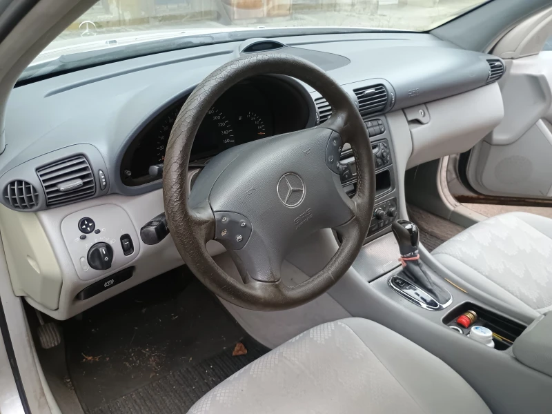 Mercedes-Benz 220, снимка 14 - Автомобили и джипове - 51210143