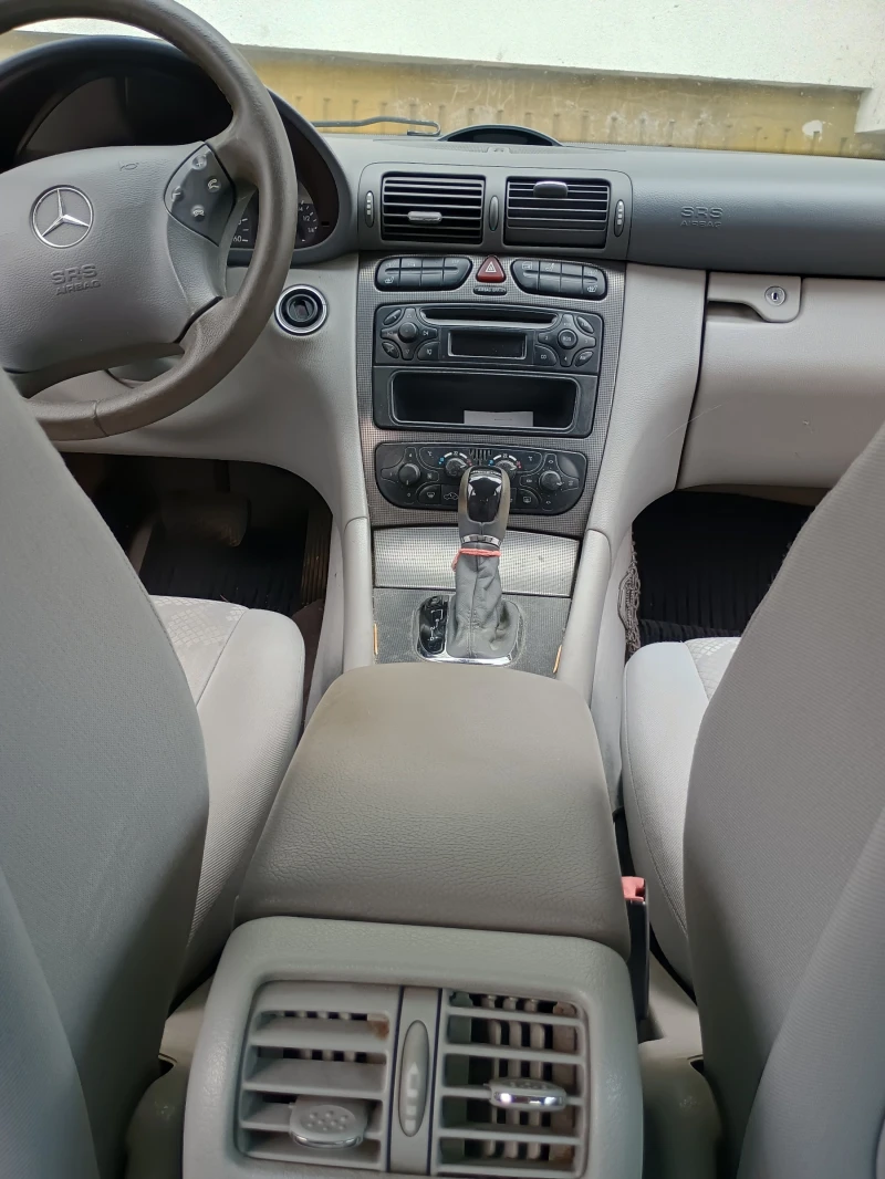 Mercedes-Benz 220, снимка 15 - Автомобили и джипове - 51210143