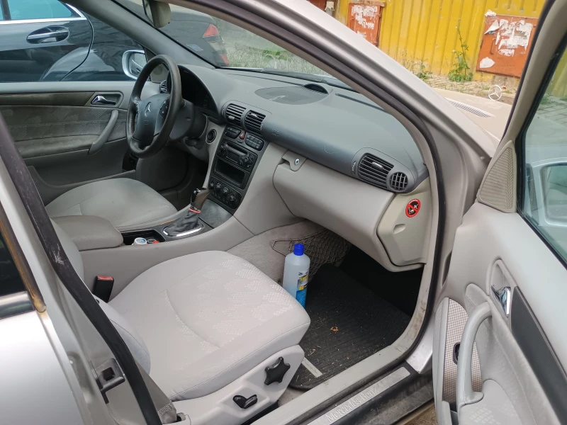 Mercedes-Benz 220, снимка 10 - Автомобили и джипове - 51210143