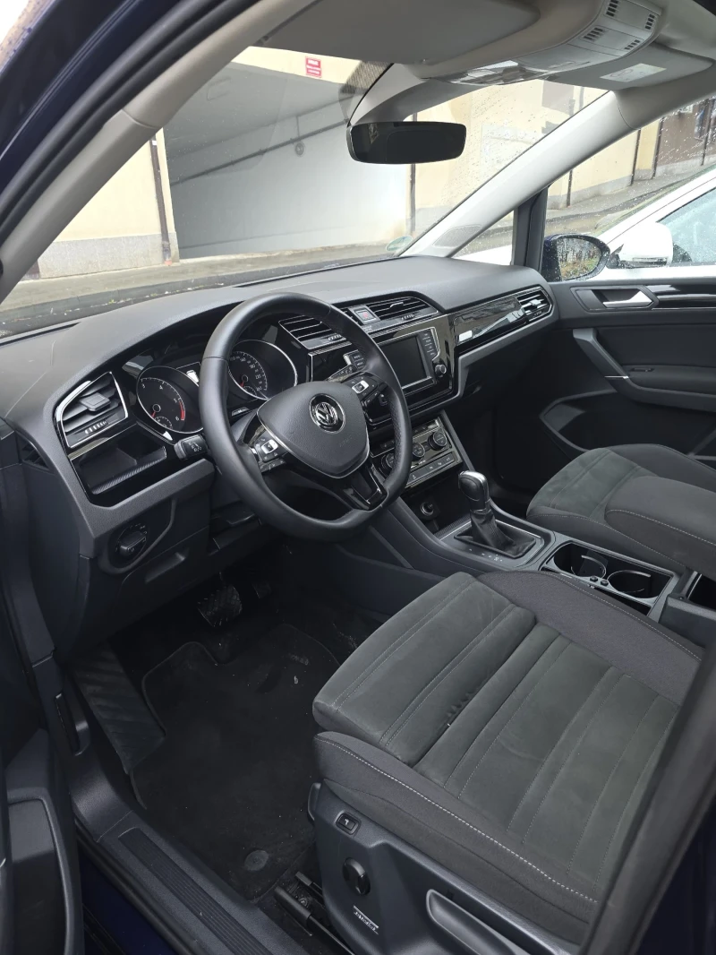 VW Touran АВТОМАТ 7 МЕСТА ВСИЧКИ ЕКСТРИ , снимка 2 - Автомобили и джипове - 53067776