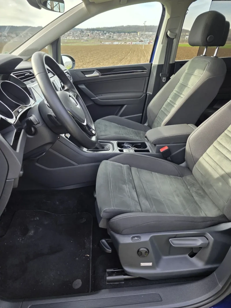 VW Touran DSG 7 МЕСТА ТОП ЕКСТРИ , снимка 6 - Автомобили и джипове - 53067776