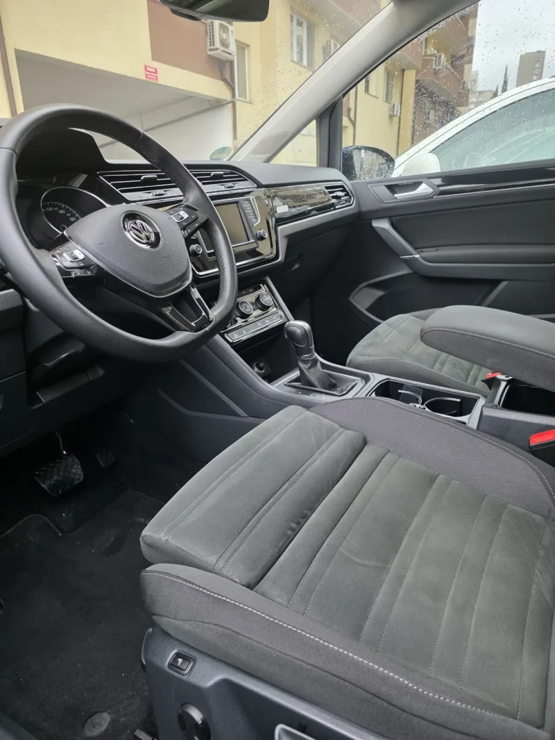 VW Touran АВТОМАТ 7 МЕСТА ВСИЧКИ ЕКСТРИ , снимка 6 - Автомобили и джипове - 53067776