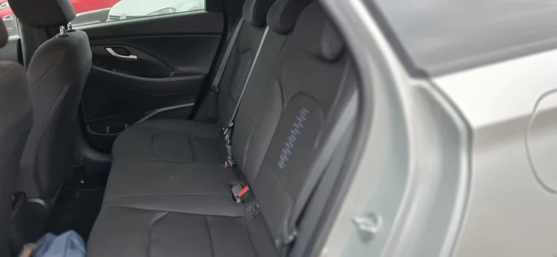 Hyundai I30 1.6 CRDi 81kW Premium DCT, снимка 7 - Автомобили и джипове - 53227986