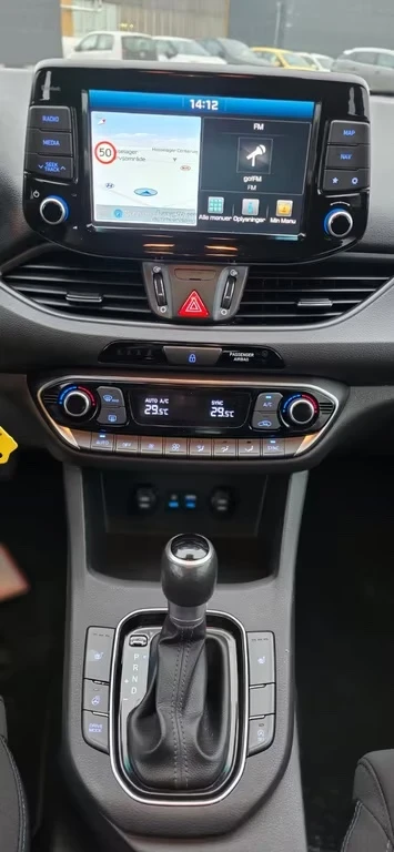 Hyundai I30 1.6 CRDi 81kW Premium DCT, снимка 6 - Автомобили и джипове - 53227986