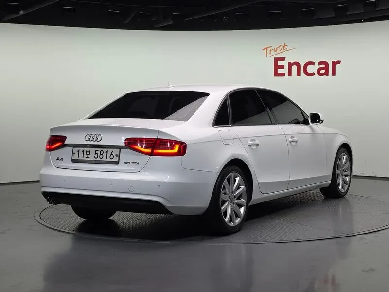 Audi A4 2.0 TDI Dynamic, снимка 4 - Автомобили и джипове - 53676393