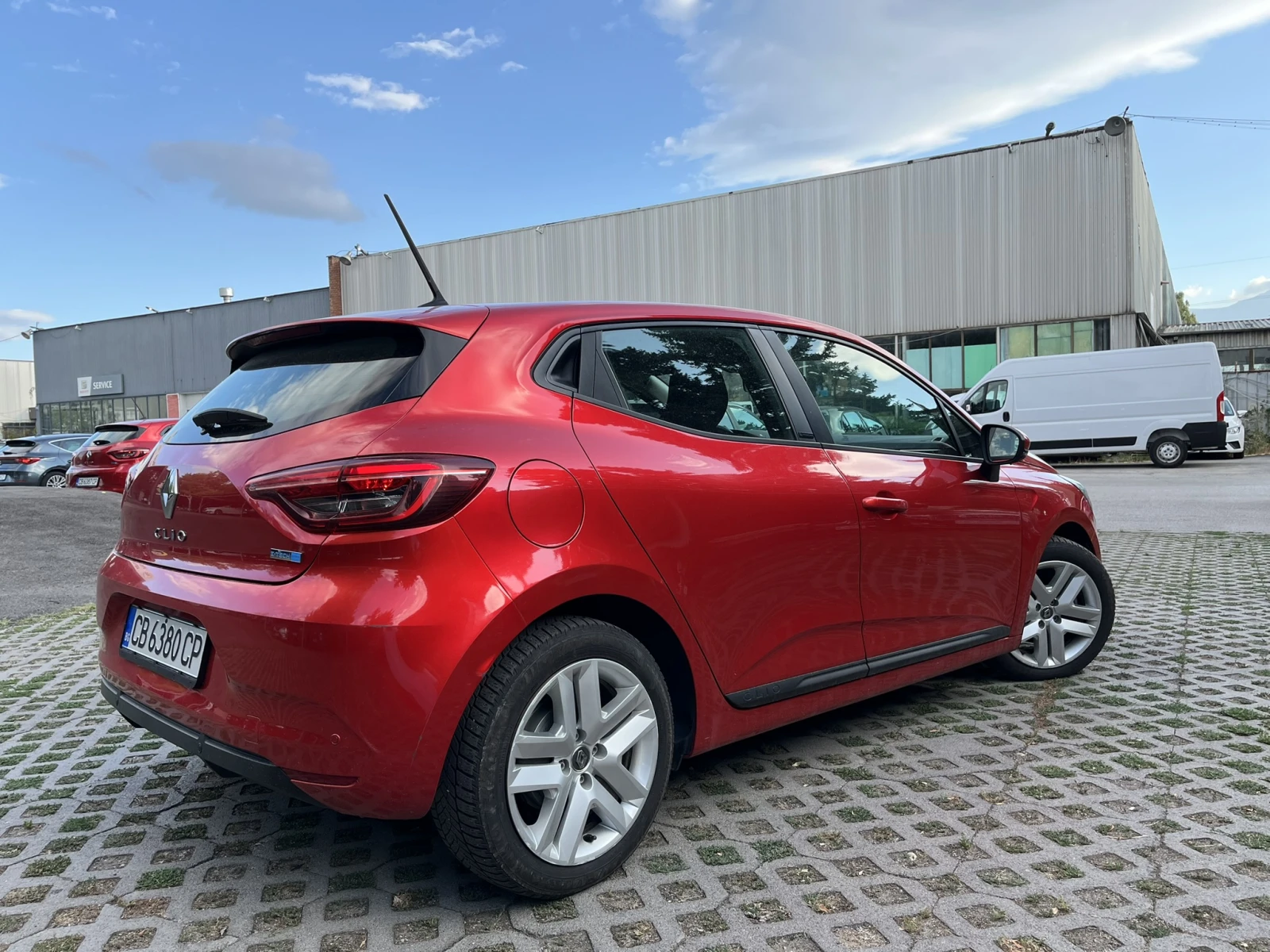 Renault Clio 1.6 E-Tech Hybrid Auto - изображение 4