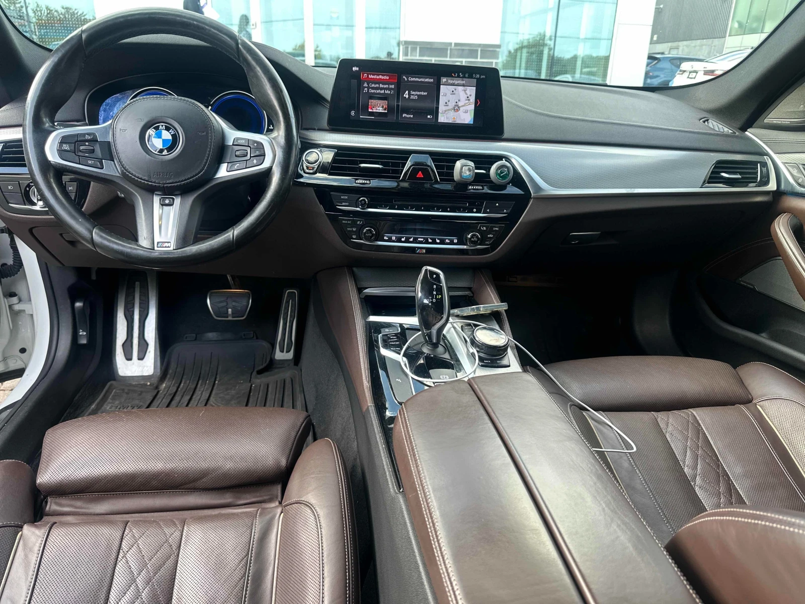 BMW 530 xDrive* CARFAX* АВТОФИНАНСИРАНЕ*  - изображение 6