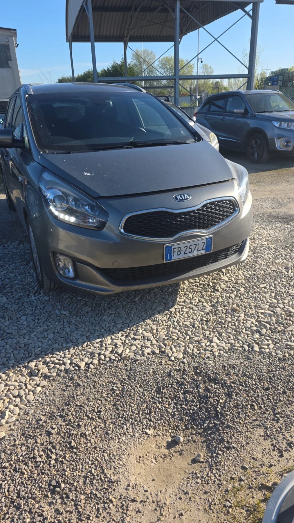 Kia Carens (КАТО НОВА), снимка 2 - Автомобили и джипове - 54071390