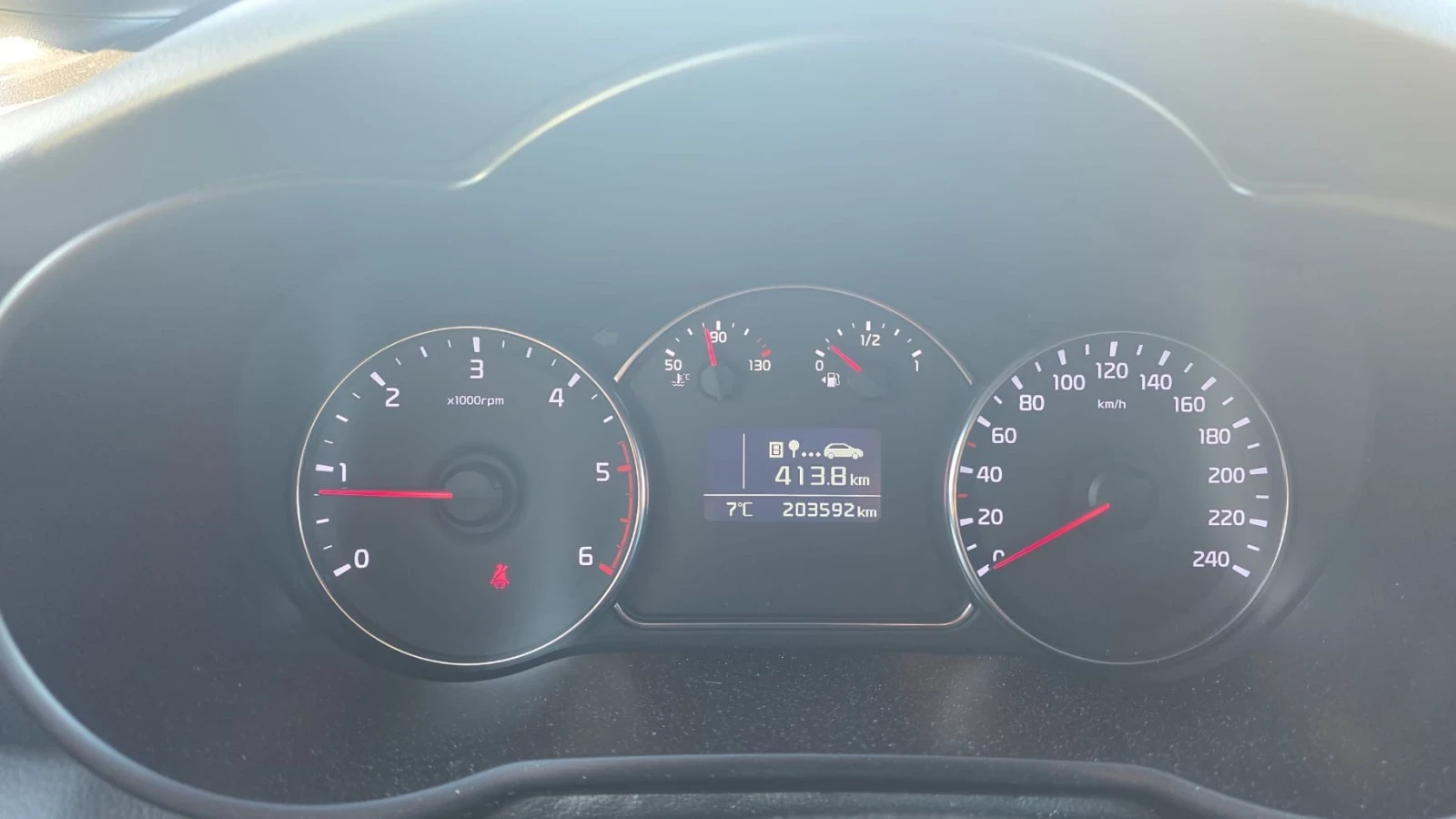 Kia Carens (КАТО НОВА), снимка 6 - Автомобили и джипове - 54071390