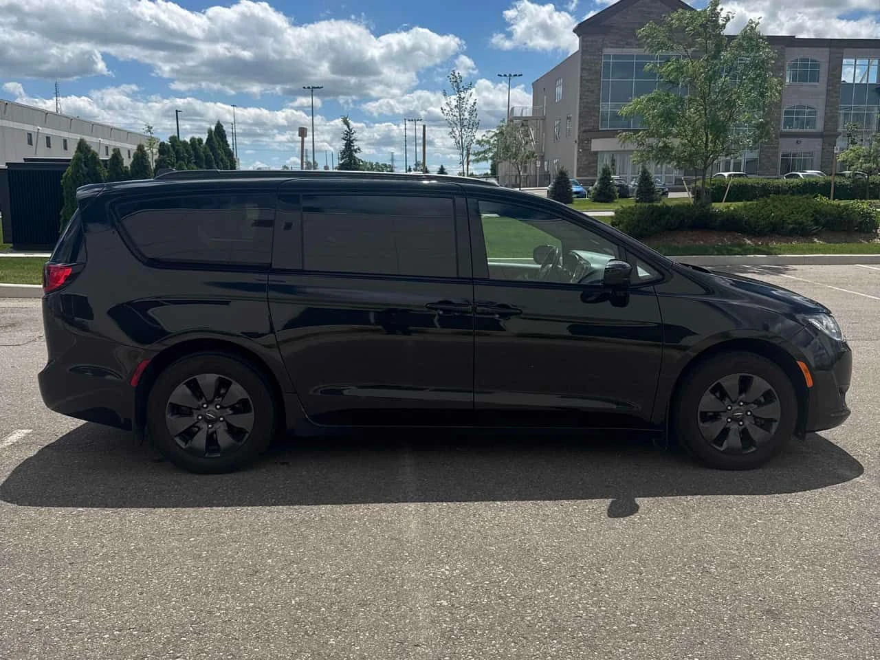 Chrysler Pacifica | Touring L | ПОДГРЕВ | CARFAX | , снимка 3 - Автомобили и джипове - 54929545