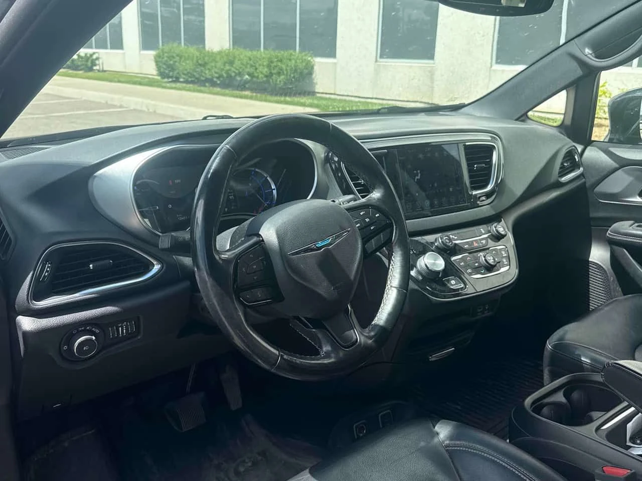 Chrysler Pacifica | Touring L | ПОДГРЕВ | CARFAX | , снимка 5 - Автомобили и джипове - 54929545