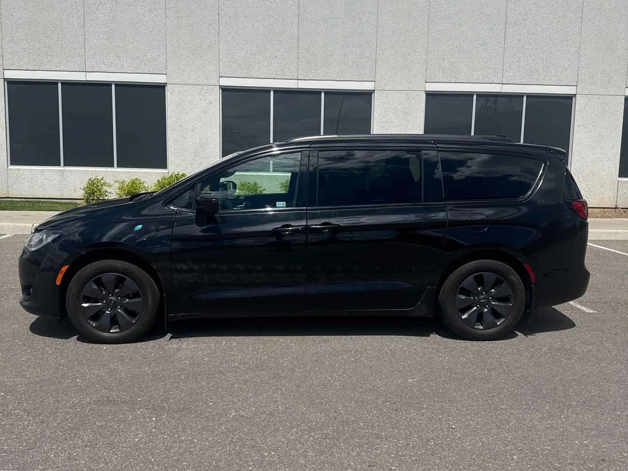 Chrysler Pacifica | Touring L | ПОДГРЕВ | CARFAX | , снимка 2 - Автомобили и джипове - 54929545