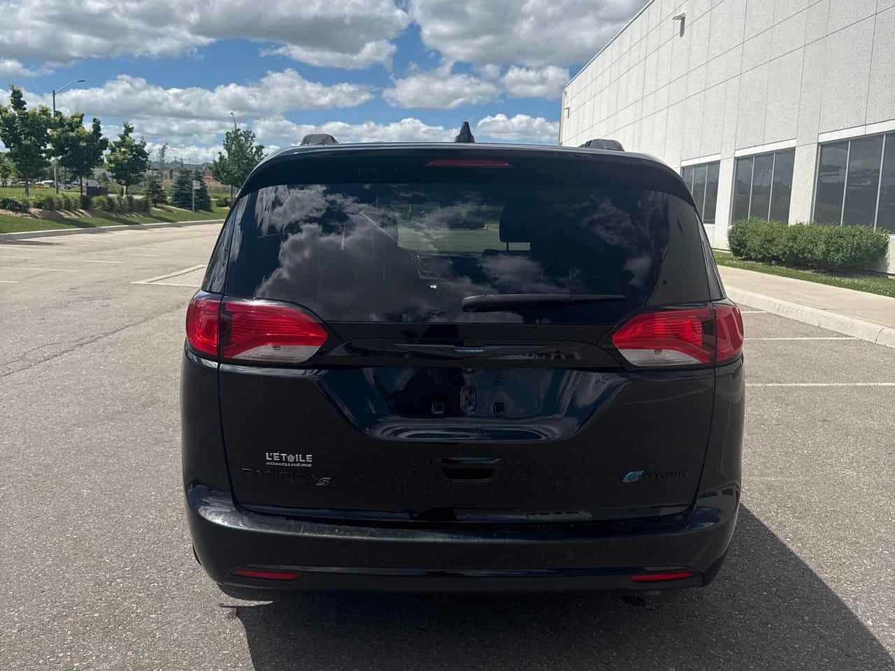 Chrysler Pacifica | Touring L | ПОДГРЕВ | CARFAX | , снимка 4 - Автомобили и джипове - 54929545