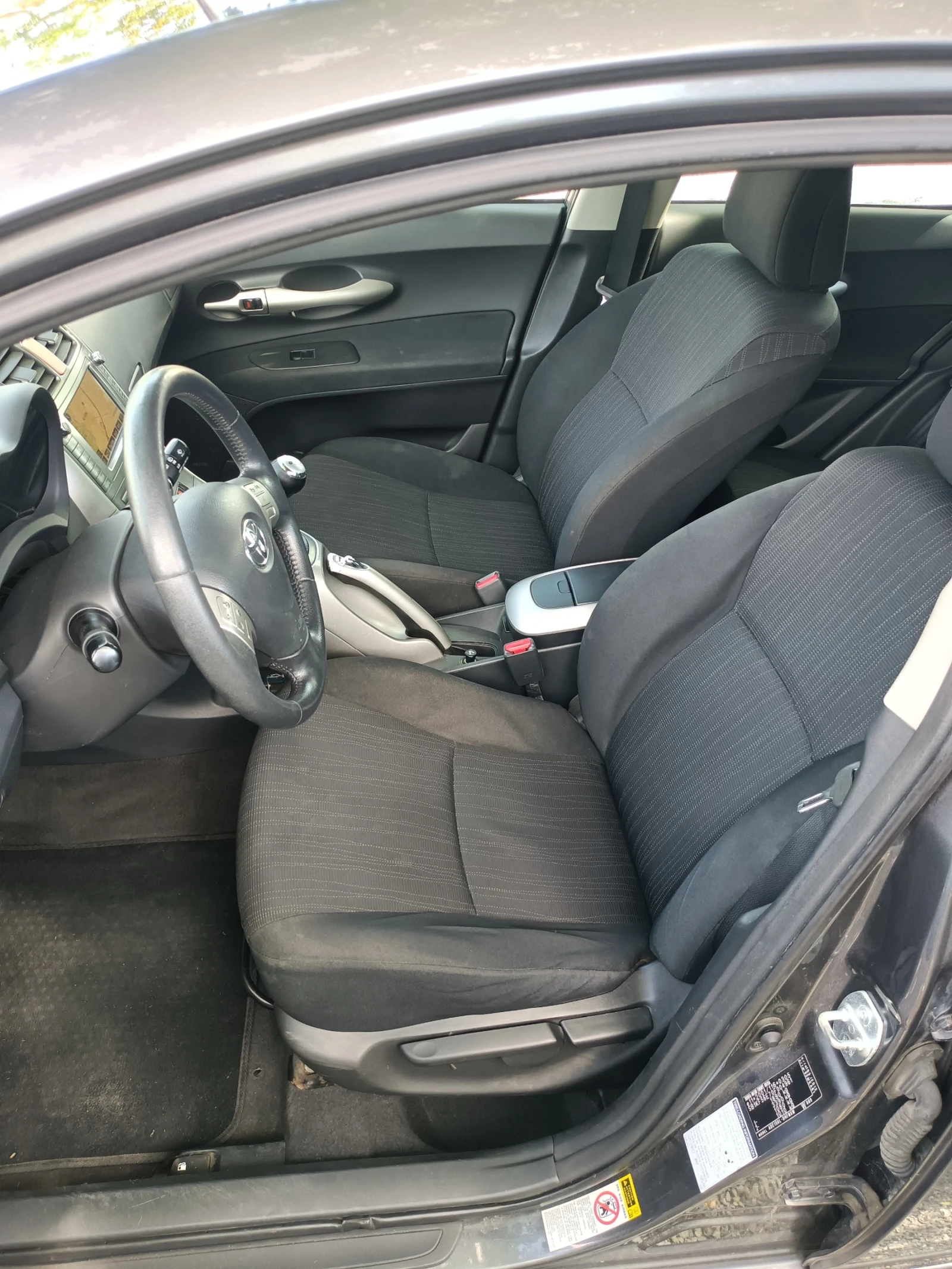 Toyota Auris 1.4 D-4D, снимка 10 - Автомобили и джипове - 55467305