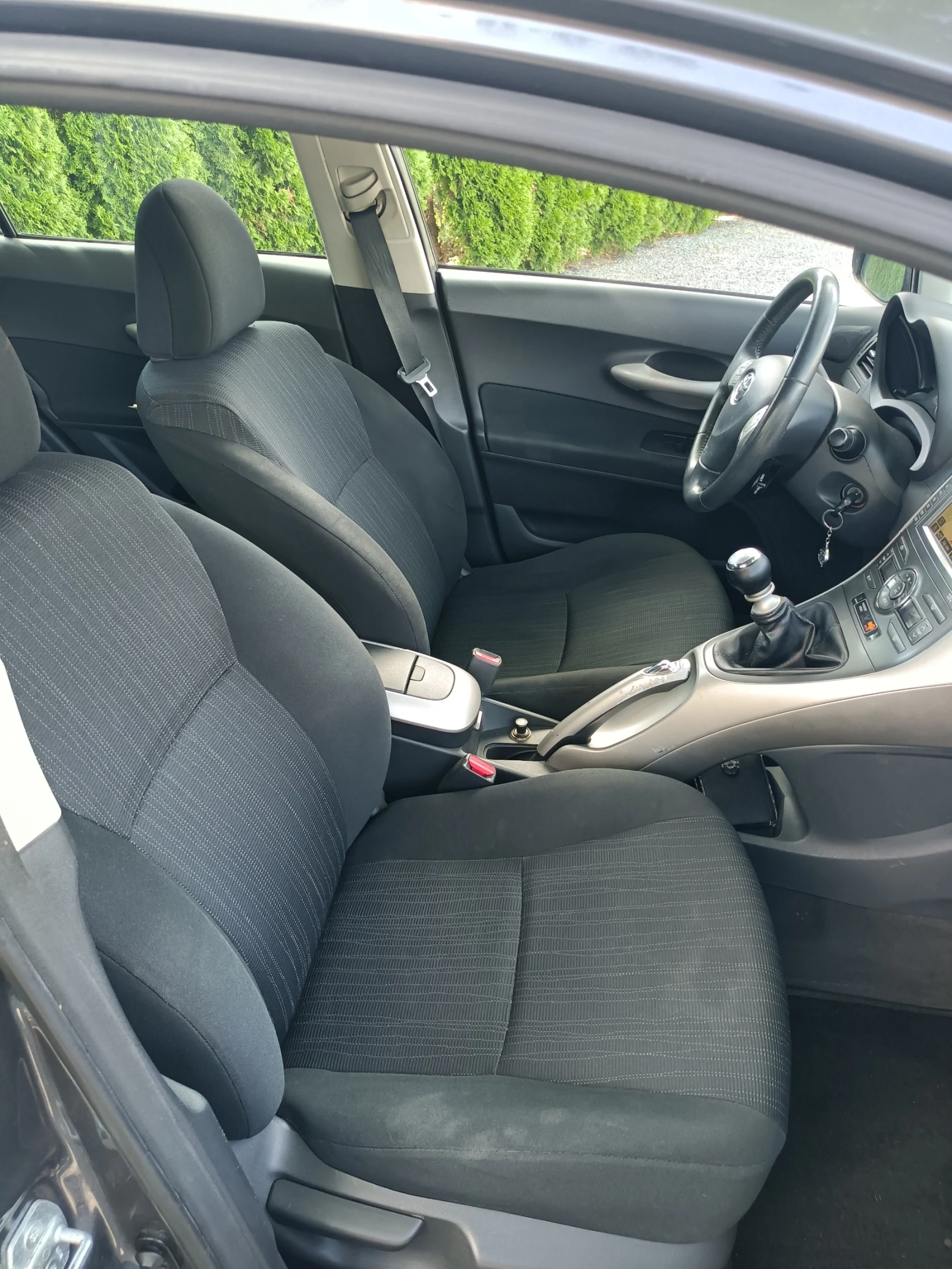 Toyota Auris 1.4 D-4D, снимка 11 - Автомобили и джипове - 55467305