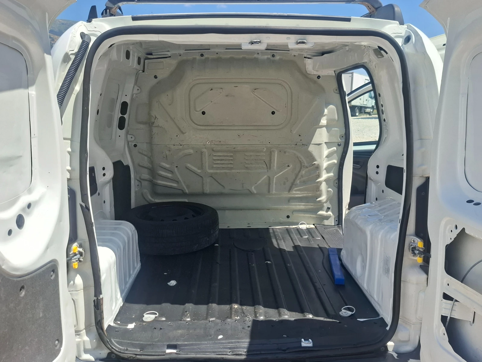 Fiat Fiorino 1.3M-jet/Automatic, снимка 12 - Автомобили и джипове - 55624819