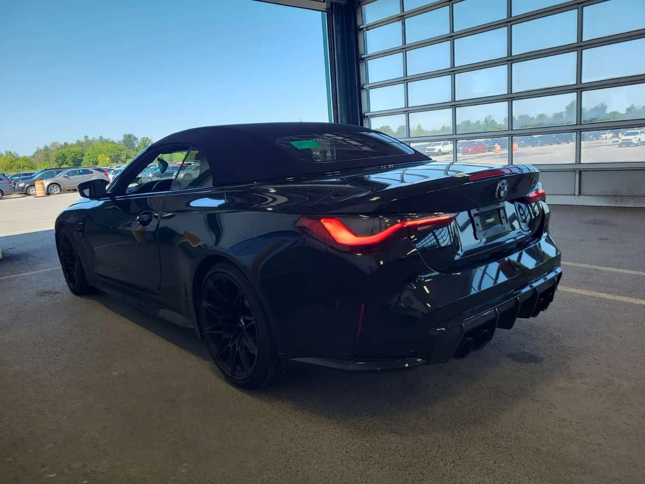 BMW M4 * COMPETITION XDRIVE* АВТОКРЕДИТ БЕЗ ПЪРВОНАЧАЛНА*, снимка 4 - Автомобили и джипове - 55633540