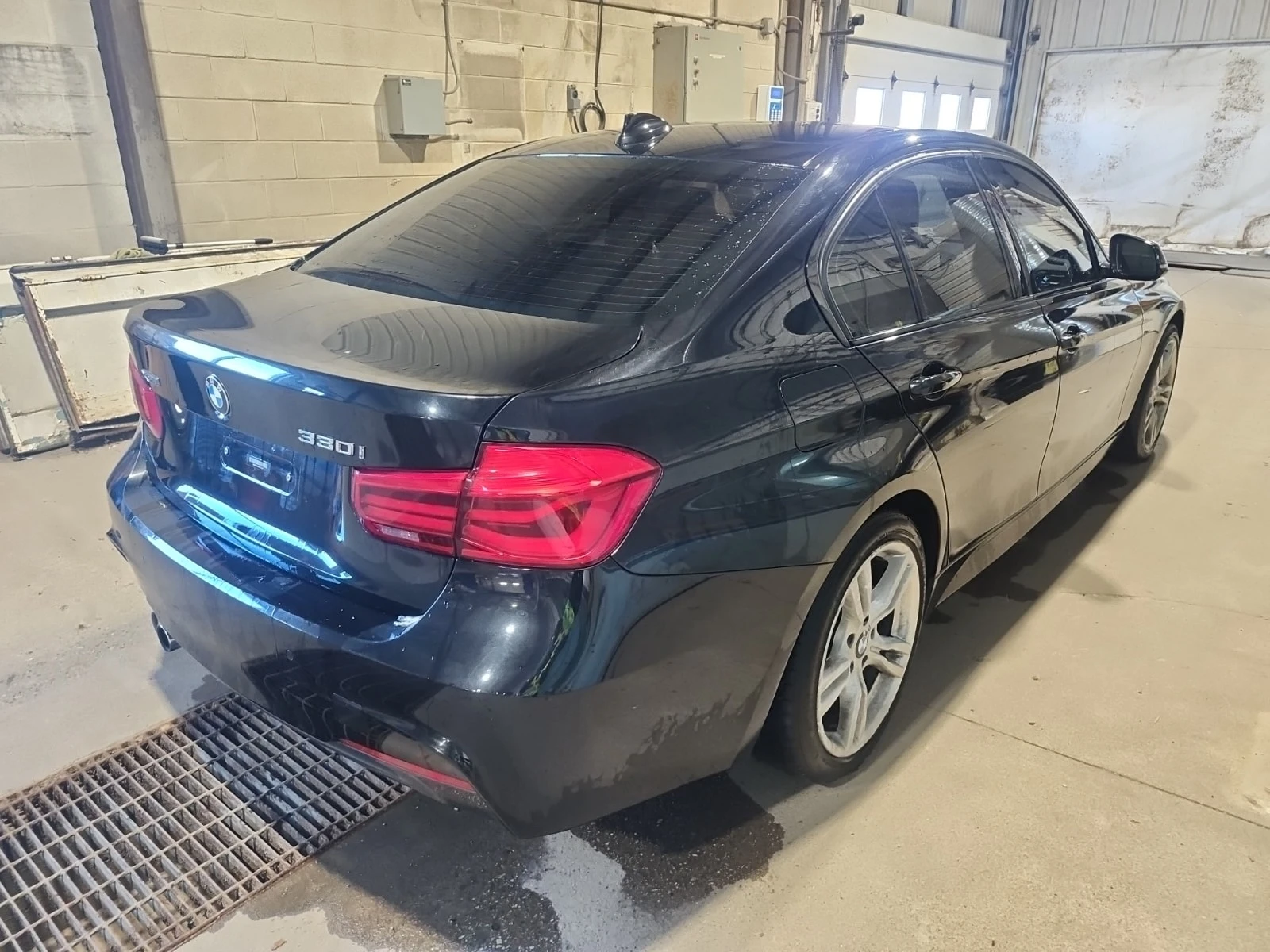 BMW 330 М ПАКЕТ/XDRIVE/CARFAX/ПОДГРЕВ/ПАМЕТ/ШИБЕДАХ, снимка 3 - Автомобили и джипове - 55806826