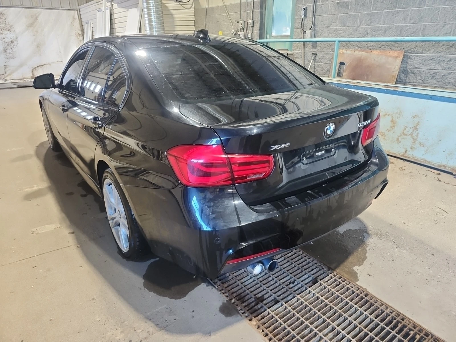 BMW 330 М ПАКЕТ/XDRIVE/CARFAX/ПОДГРЕВ/ПАМЕТ/ШИБЕДАХ, снимка 4 - Автомобили и джипове - 55806826