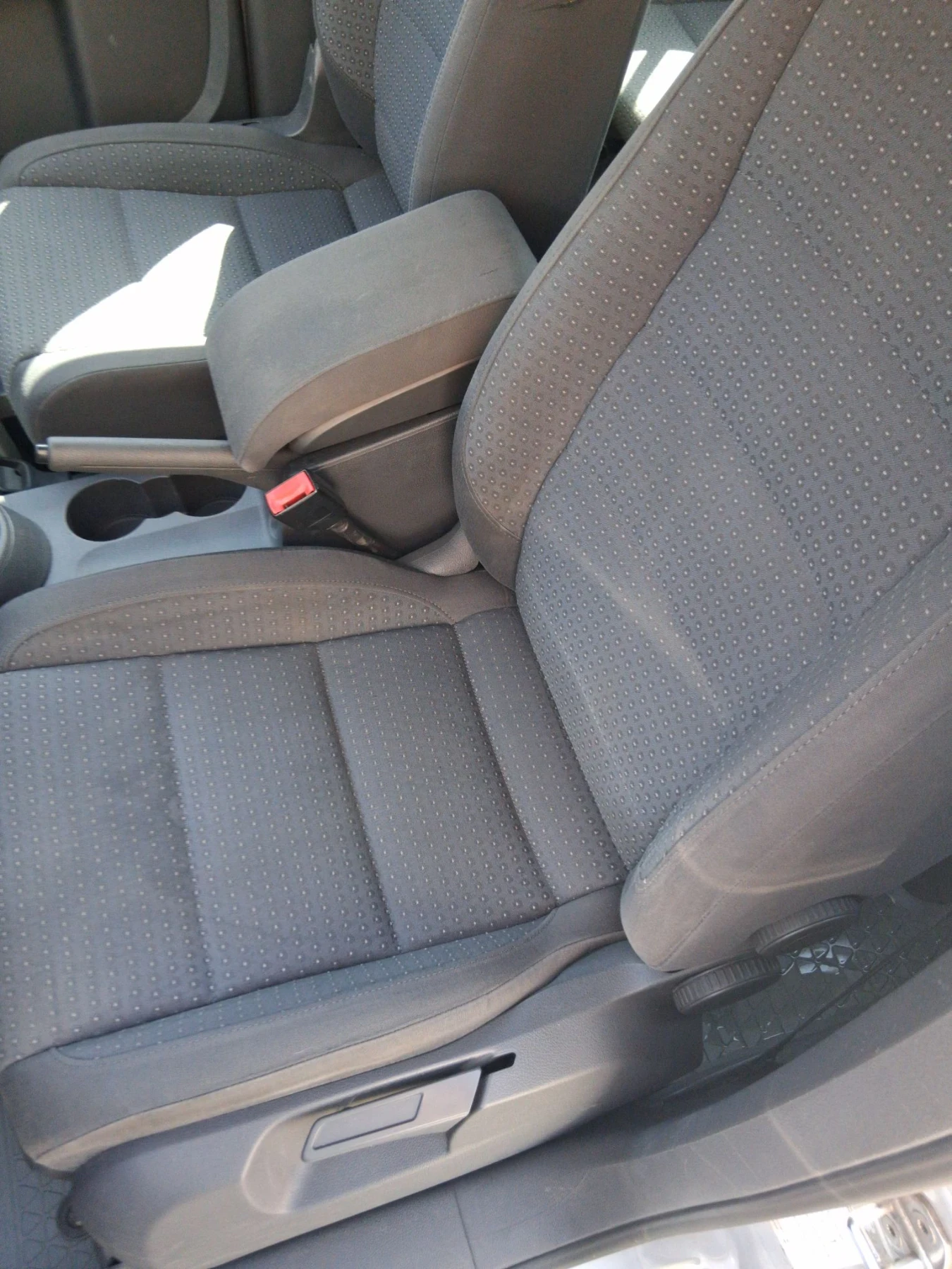 VW Touran 1.9 , TDI 105 КС 7 МЕСТА , снимка 13 - Автомобили и джипове - 55876964