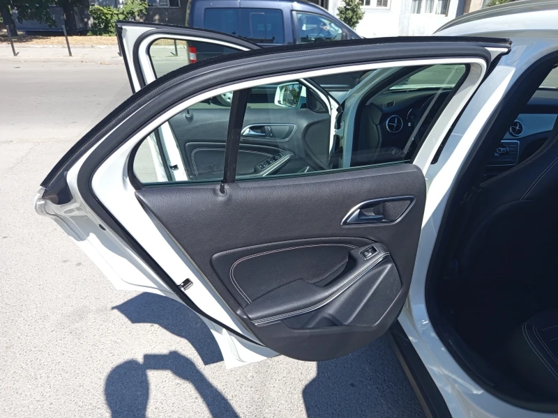 Mercedes-Benz GLA 200, снимка 11 - Автомобили и джипове - 52376482