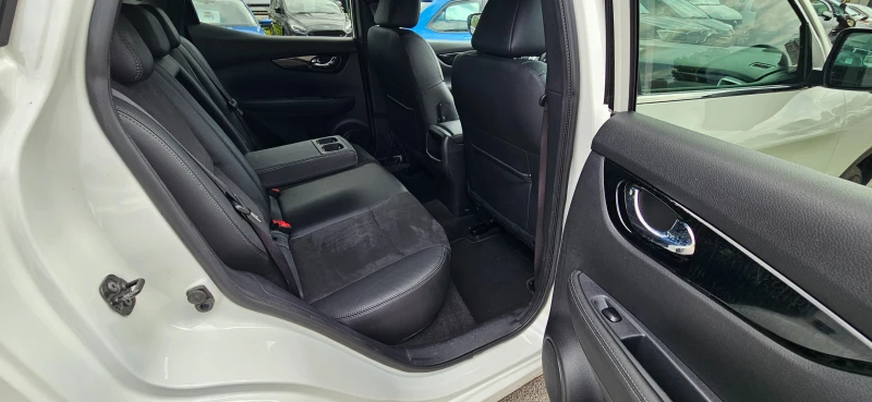 Nissan Qashqai 1.5 dCi N-Vision Panorama Navi Kamera 360, снимка 14 - Автомобили и джипове - 51487839