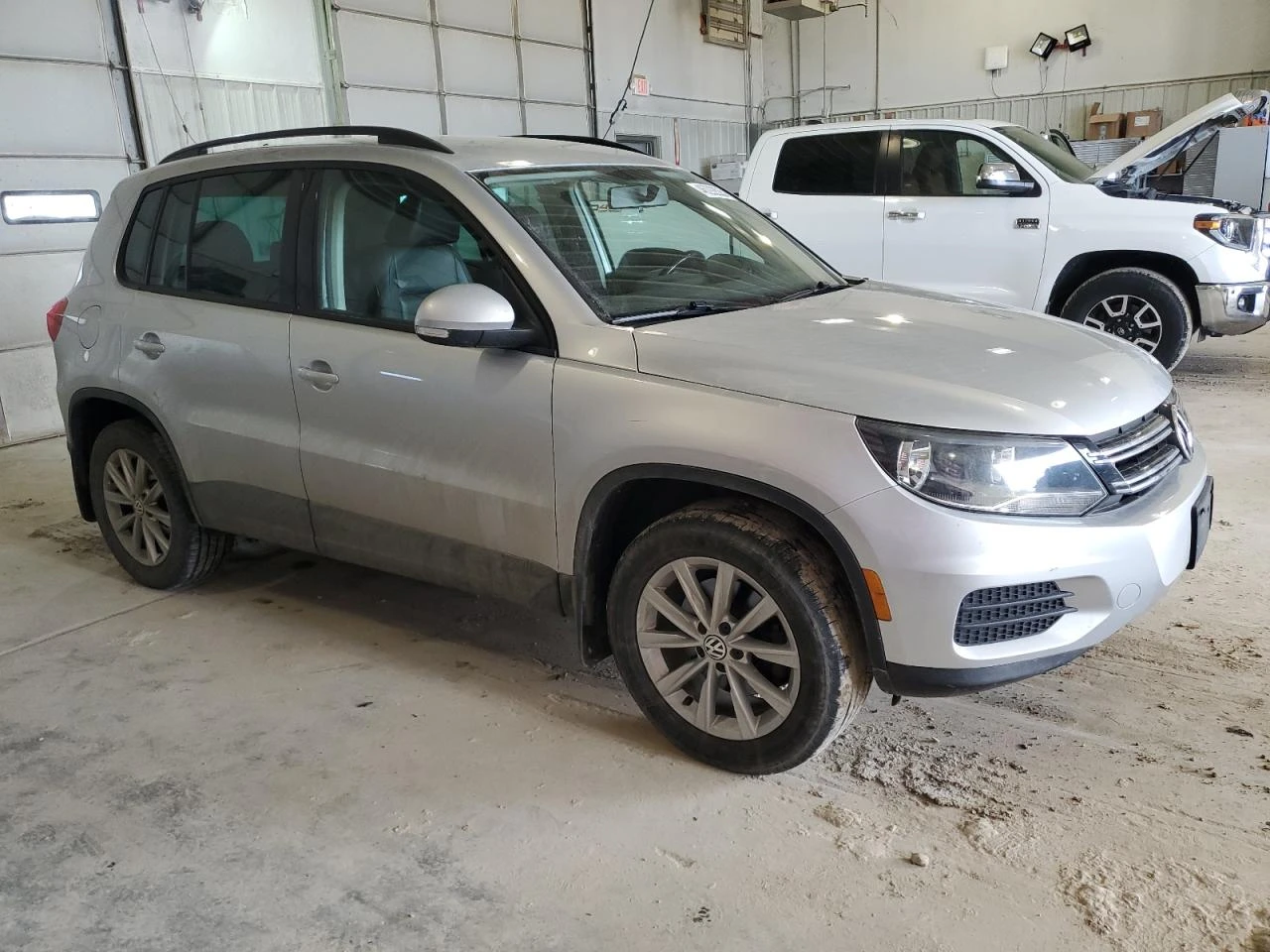 VW Tiguan 4X4* ПЕРФЕКТНА - изображение 3